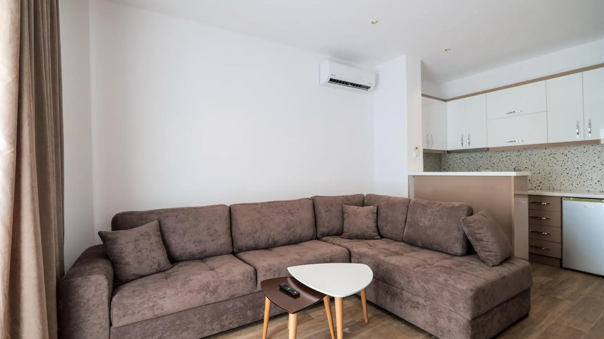 Ajlina Apartments 卡萨米尔 0*,
