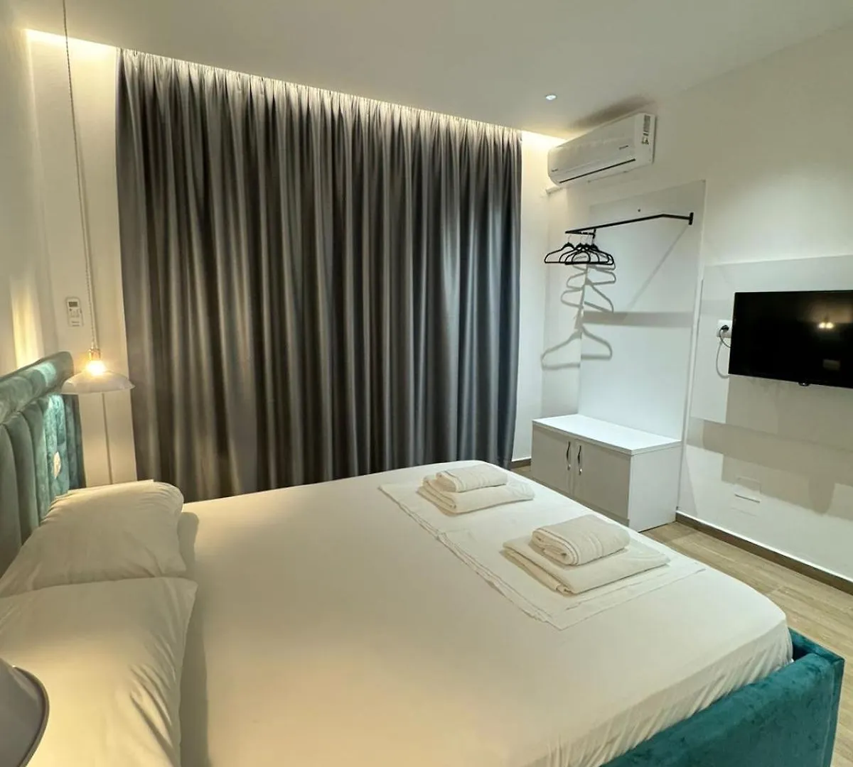 Ajlina Apartments 卡萨米尔 0*,